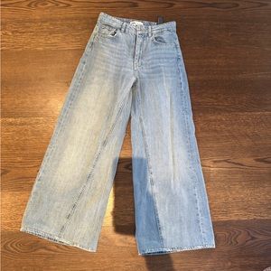 Wide leg Zara jeans, in light blue